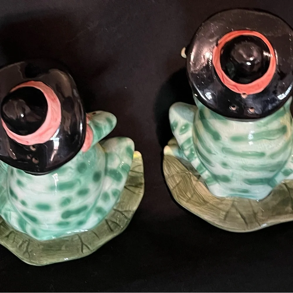 Charming Frog Musician salt and pepper shakers- Green and Black